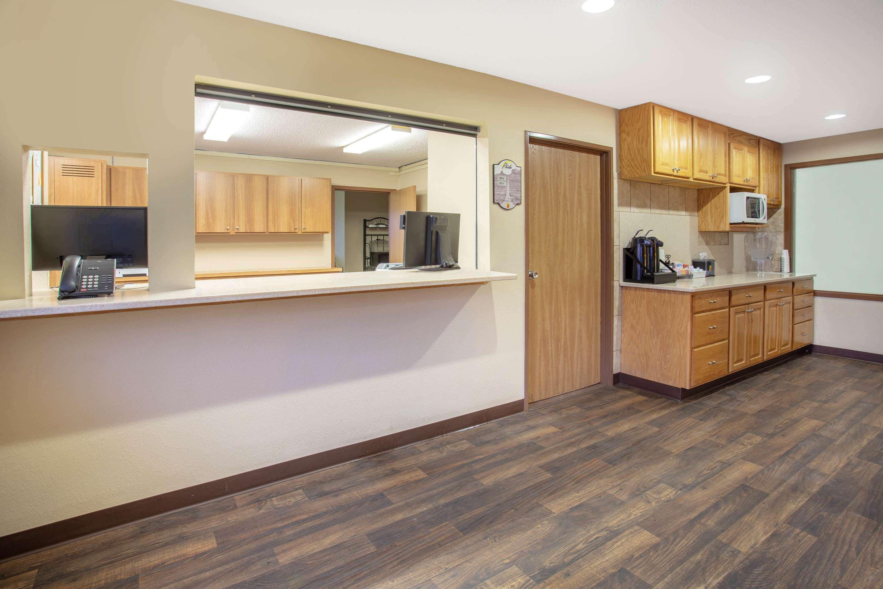 Hotel Super 8 By Wyndham Lewistown Exterior foto